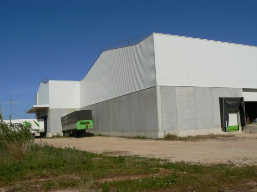 Alta industria de almacén frigorífico de más de 3.000 m3 de cámaras frigoríficas, incluso diseño y legalización de la instalación frigorífica, eléctrica, y alta sanitaria (Nave para almacenamiento frigorífico para Victor Pastor)